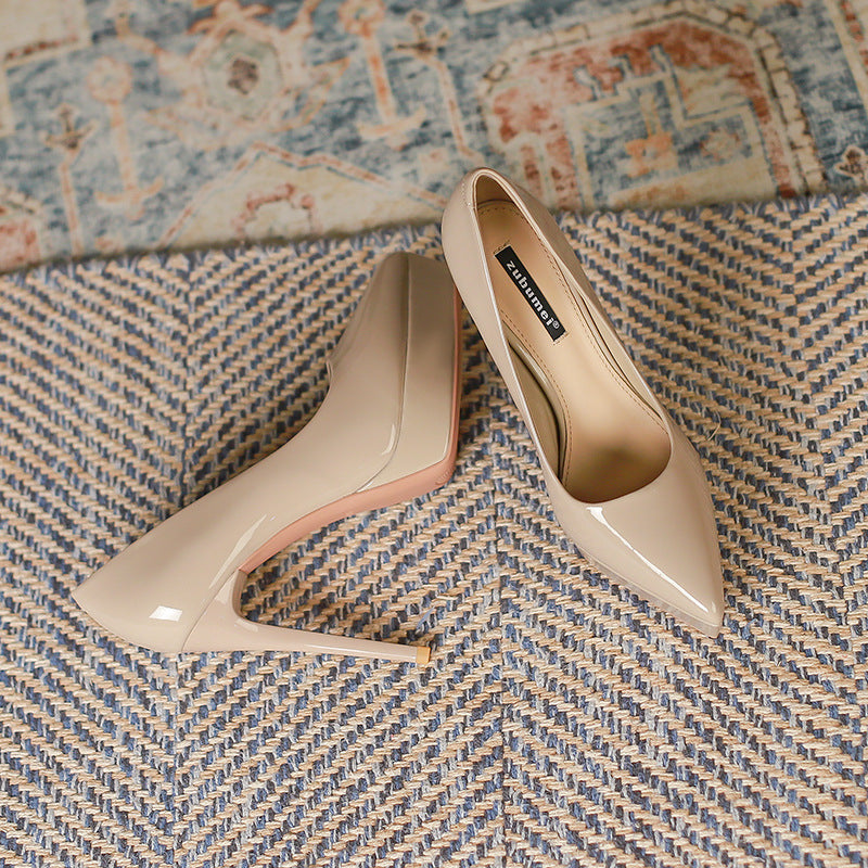 Women’s shoes – stylish flats, sneakers, heels, and boots for all seasons