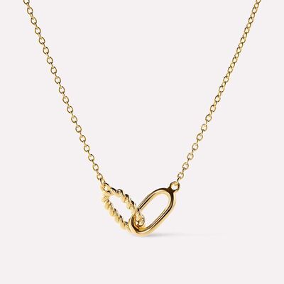 Women’s necklaces – layered chains, pendants, and statement pieces