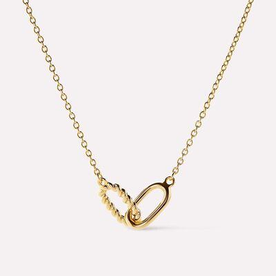 Women’s necklaces – layered chains, pendants, and statement pieces