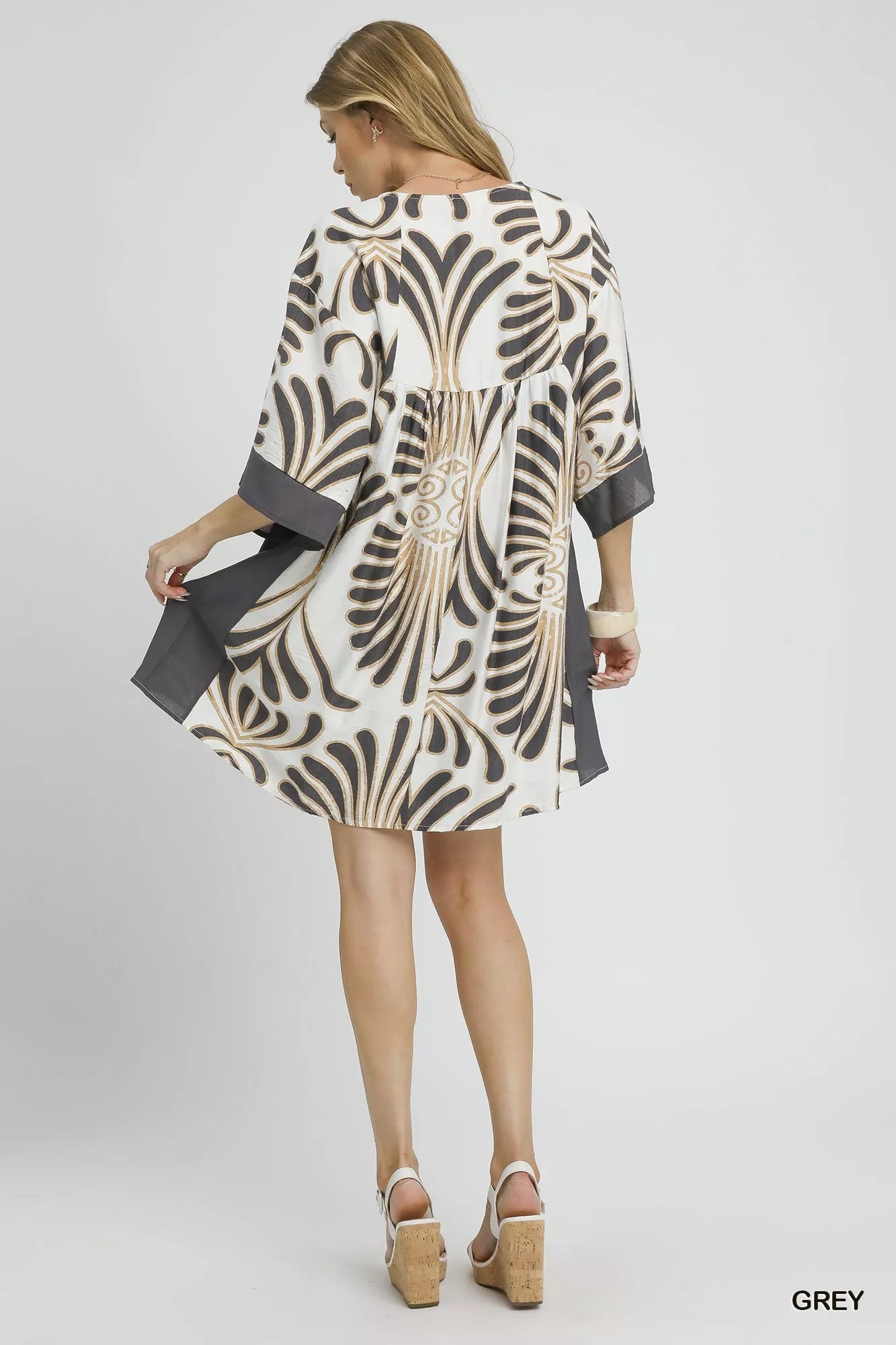 Abstract Print Kimono Sleeve Mini Dress - Geometric & V-Neck.