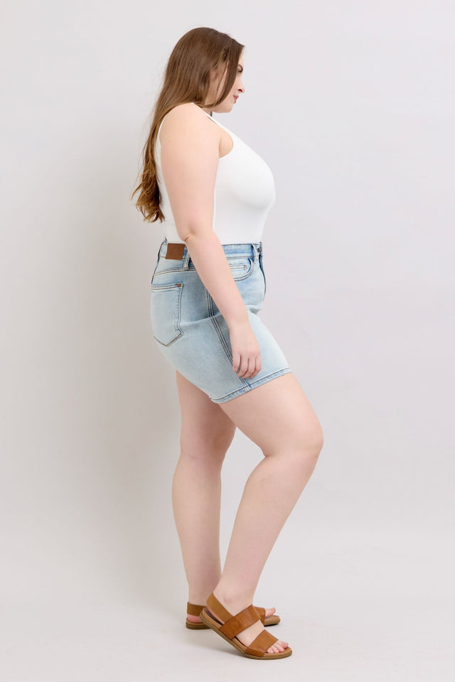 Plus size 2-button denim shorts with pockets.