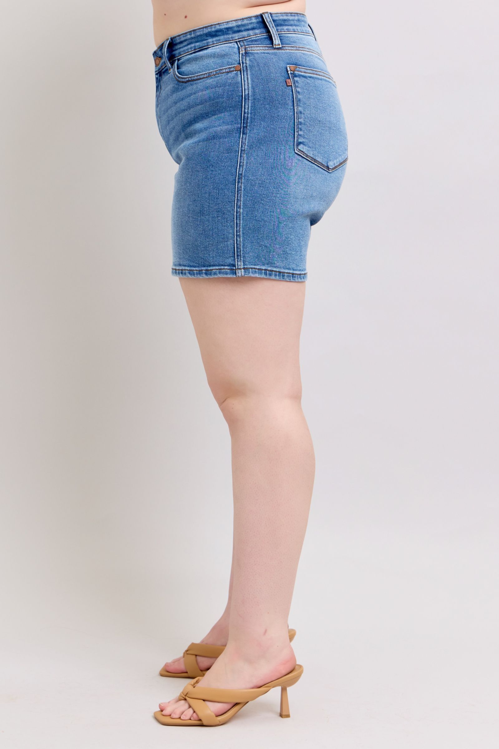 Plus size 2-button denim shorts with pockets.