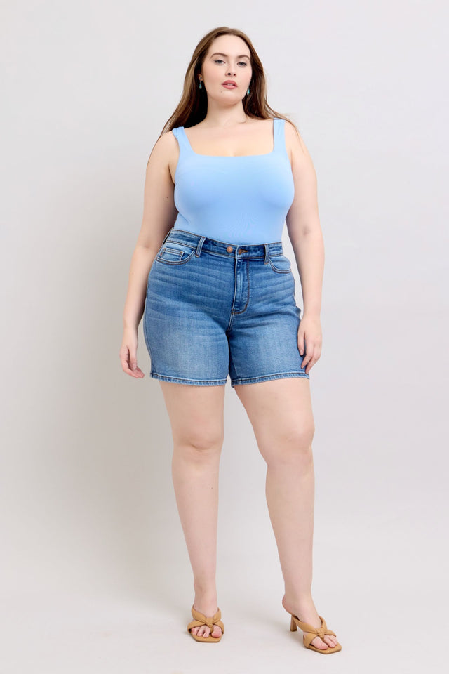 Plus size 2-button denim shorts with pockets.