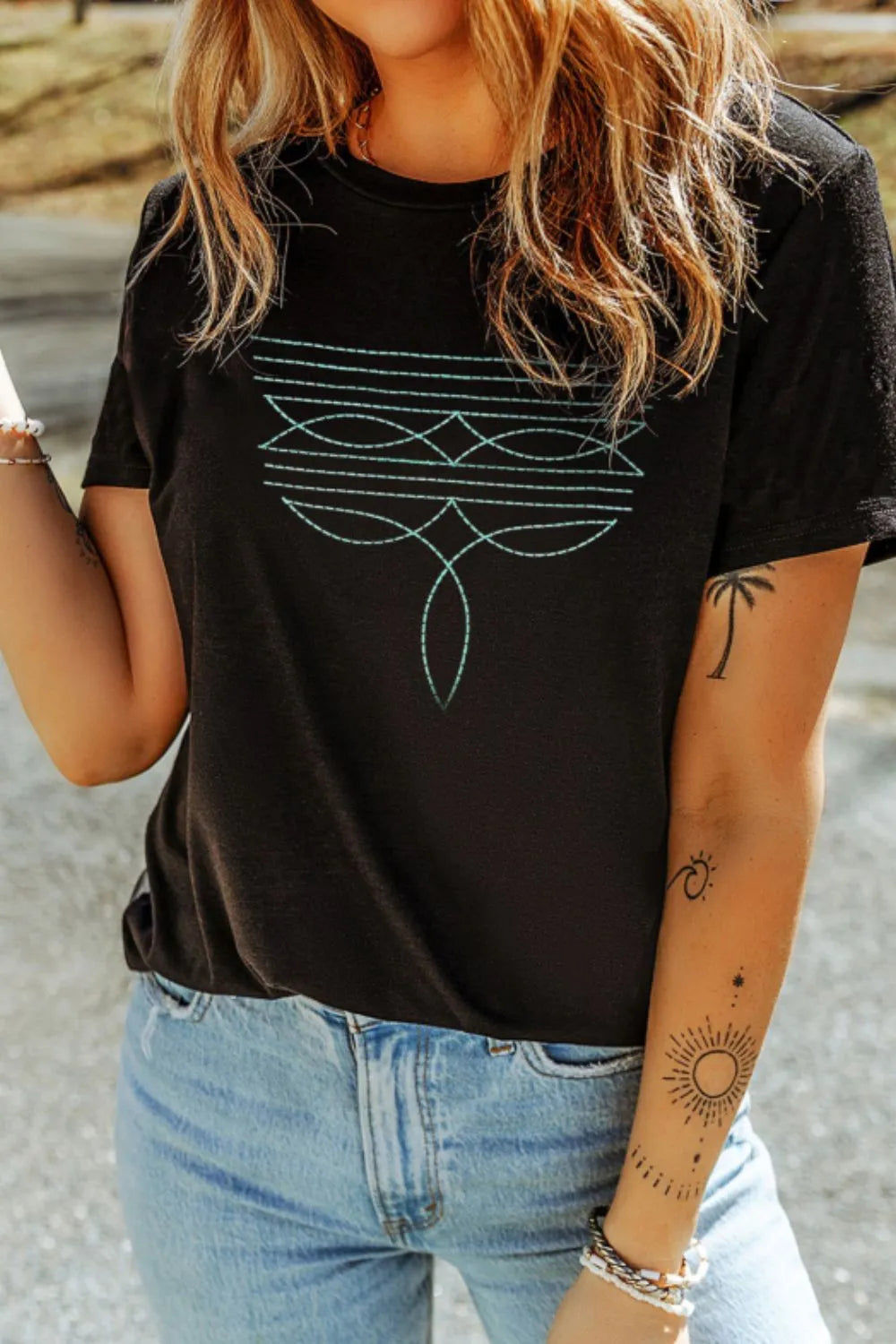 Embroidered Round Neck Short Sleeve T-Shirt