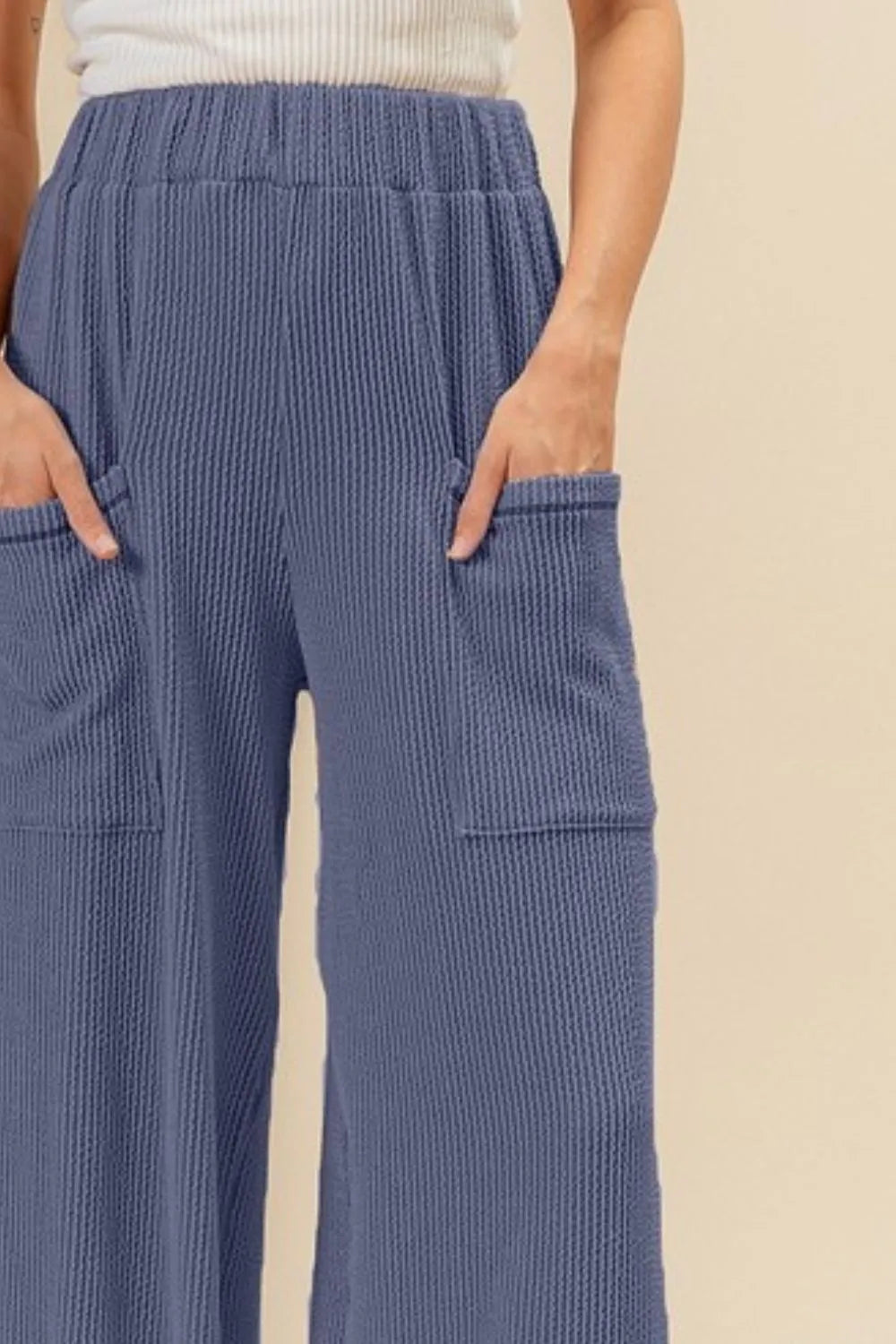 Two-tone cord ribbed waistband side pocket pants.