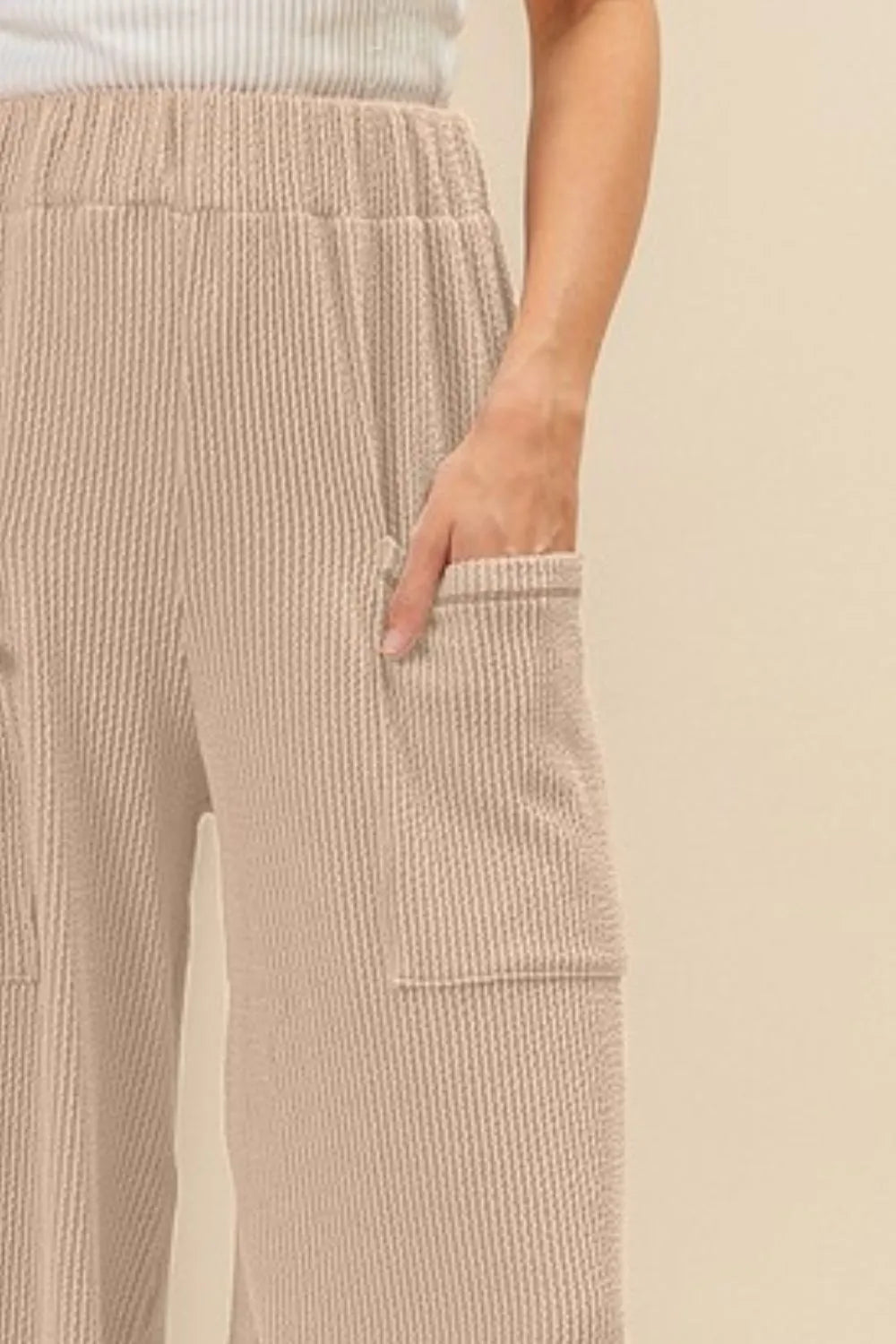Two-tone cord ribbed waistband side pocket pants.