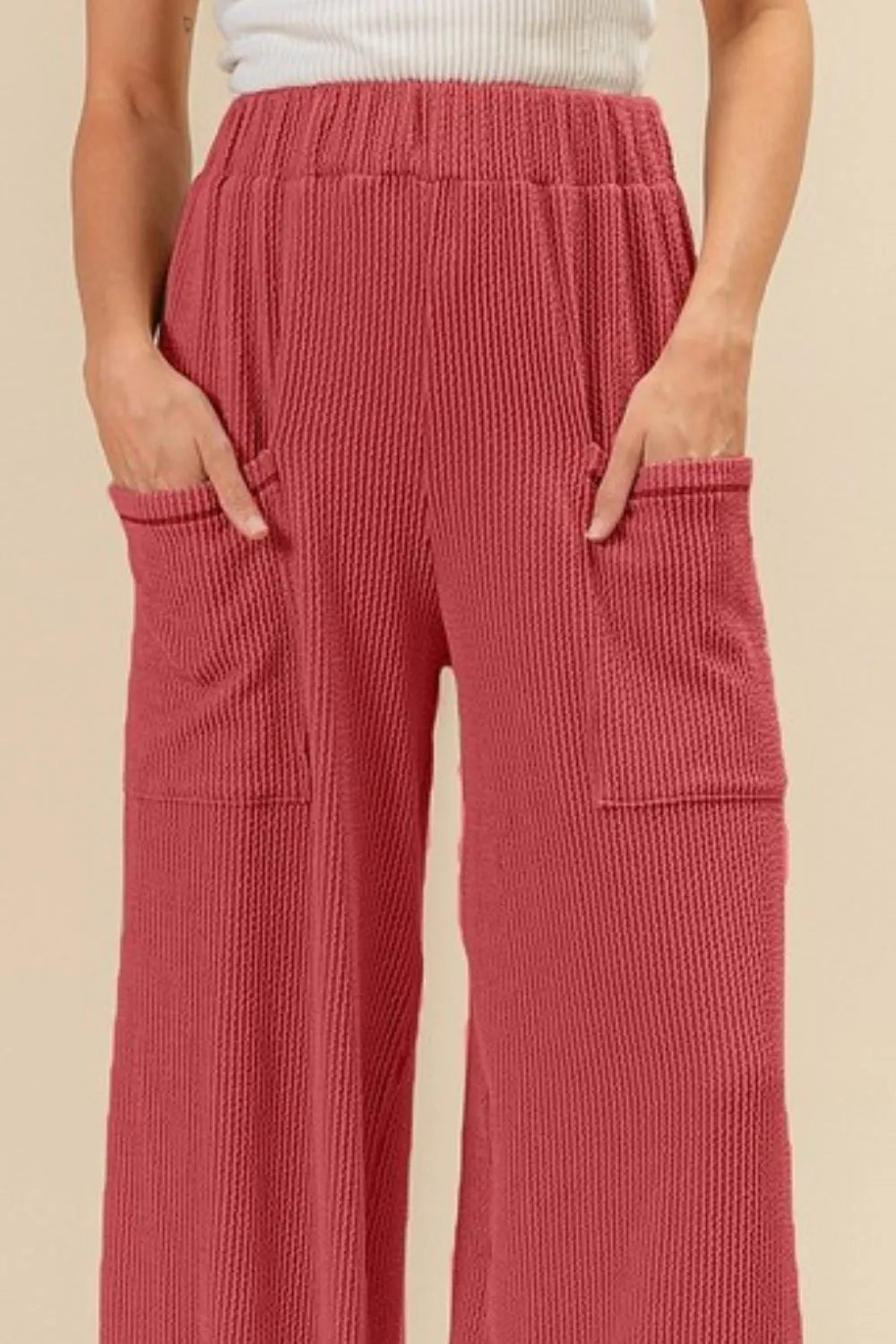Two-tone cord ribbed waistband side pocket pants.