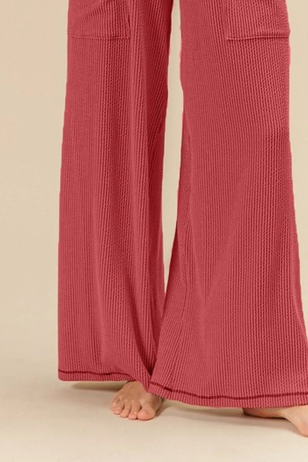 Two-tone cord ribbed waistband side pocket pants.