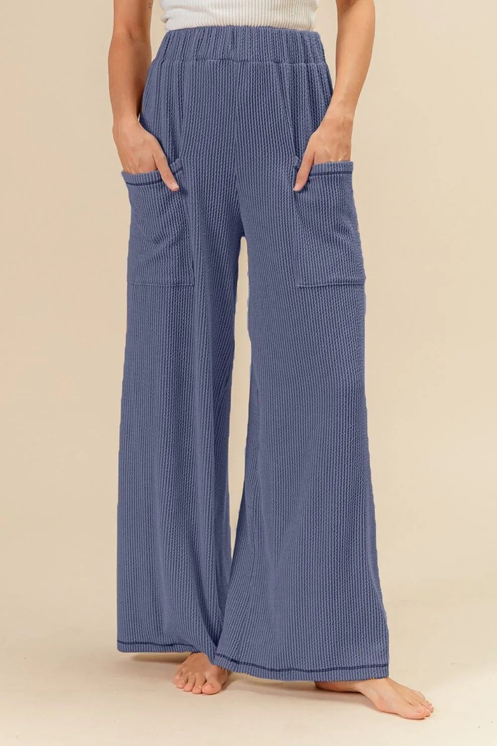 Two-tone cord ribbed waistband side pocket pants.