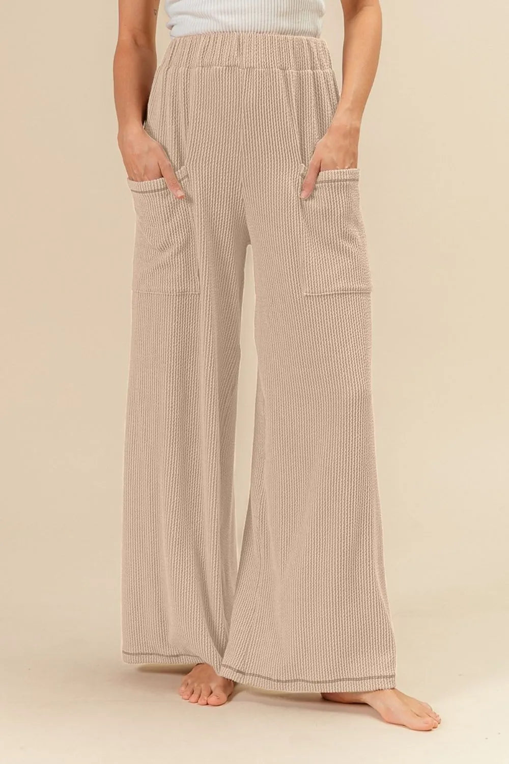 Two-tone cord ribbed waistband side pocket pants.