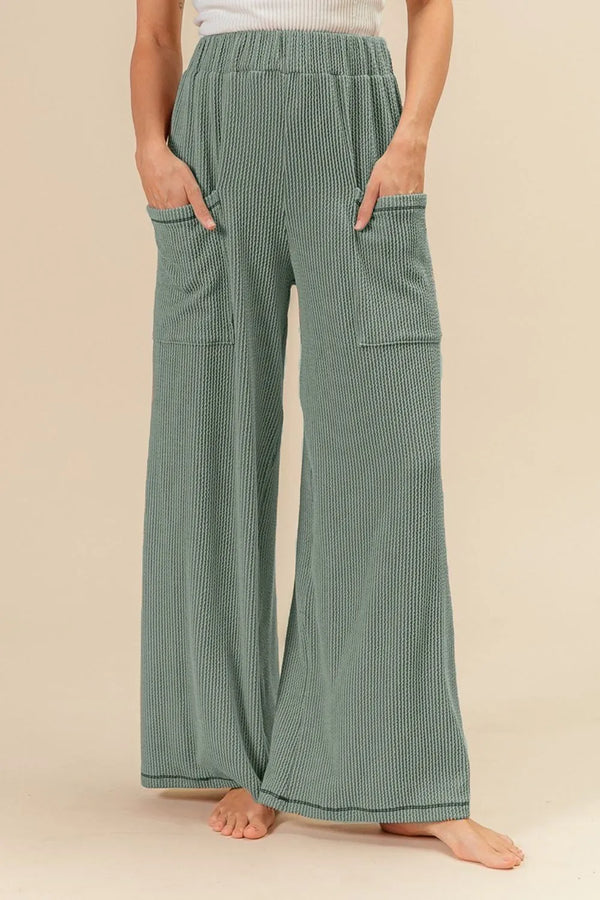 Two-tone cord ribbed waistband side pocket pants.