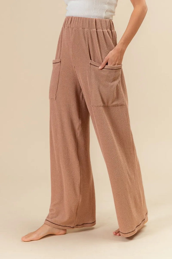 Two-tone cord ribbed waistband side pocket pants.