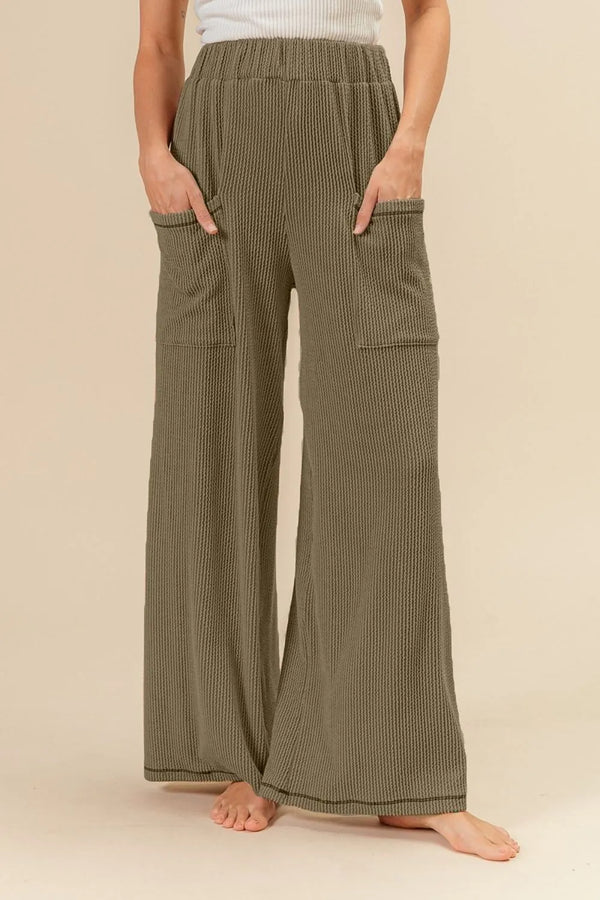 Two-tone cord ribbed waistband side pocket pants.