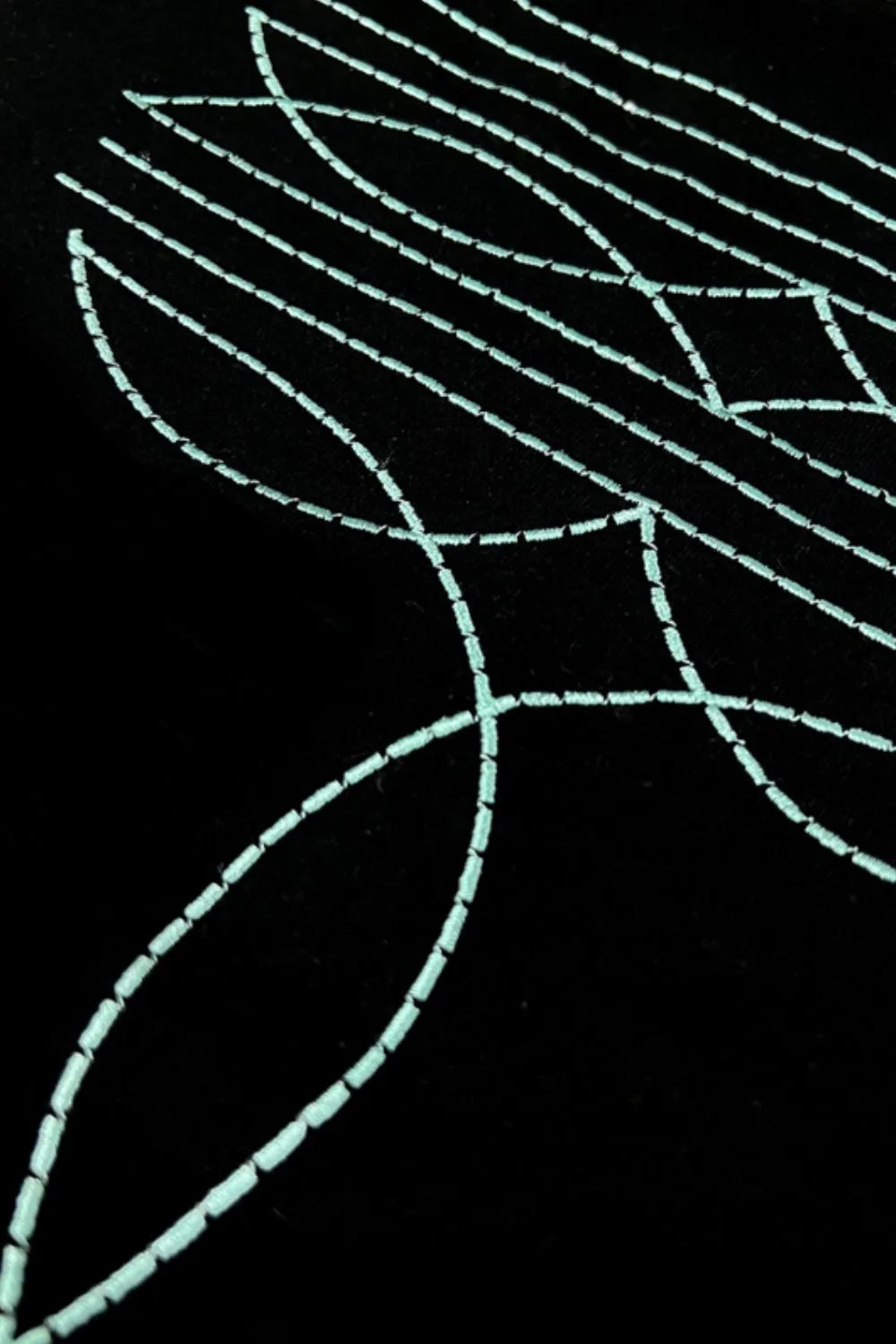 Embroidered Round Neck Short Sleeve T-Shirt