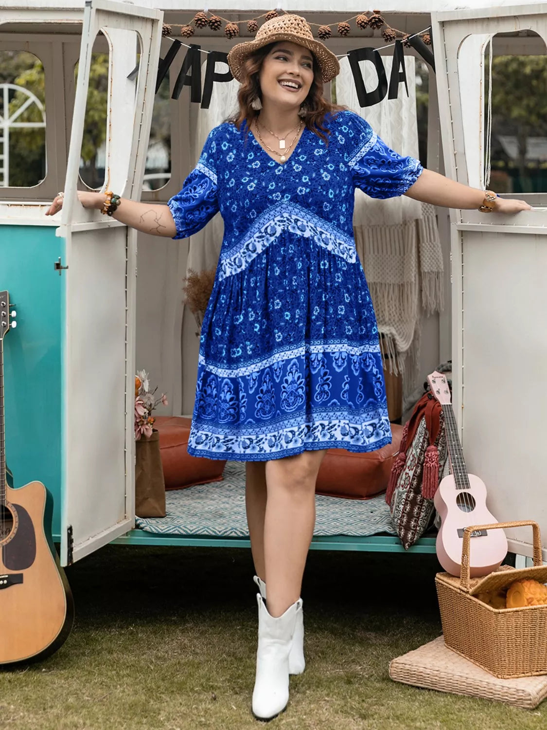 Plus Size Lace Patchwork Short Sleeve Maxi Dress with Tied Waist.