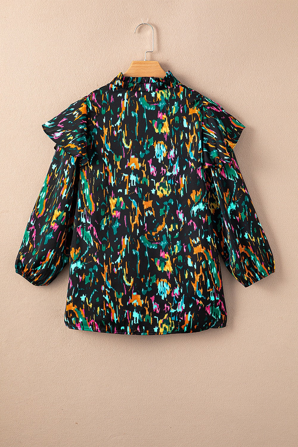 Abstract print 3/4 sleeve ruffle blouse.
