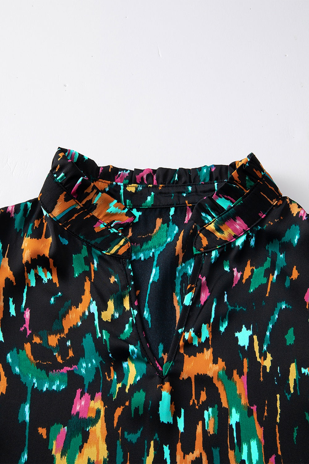 Abstract print 3/4 sleeve ruffle blouse.