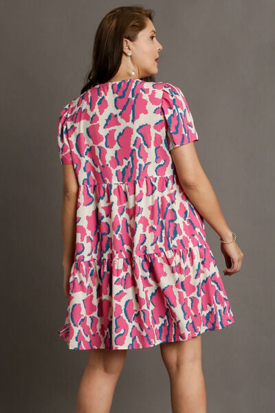 Umgee Plus Size Abstract Print Pleat Detail Short Sleeve V-Neck Tiered Dress.