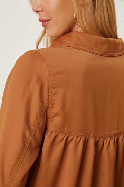 Balloon sleeve collared neck blouse.