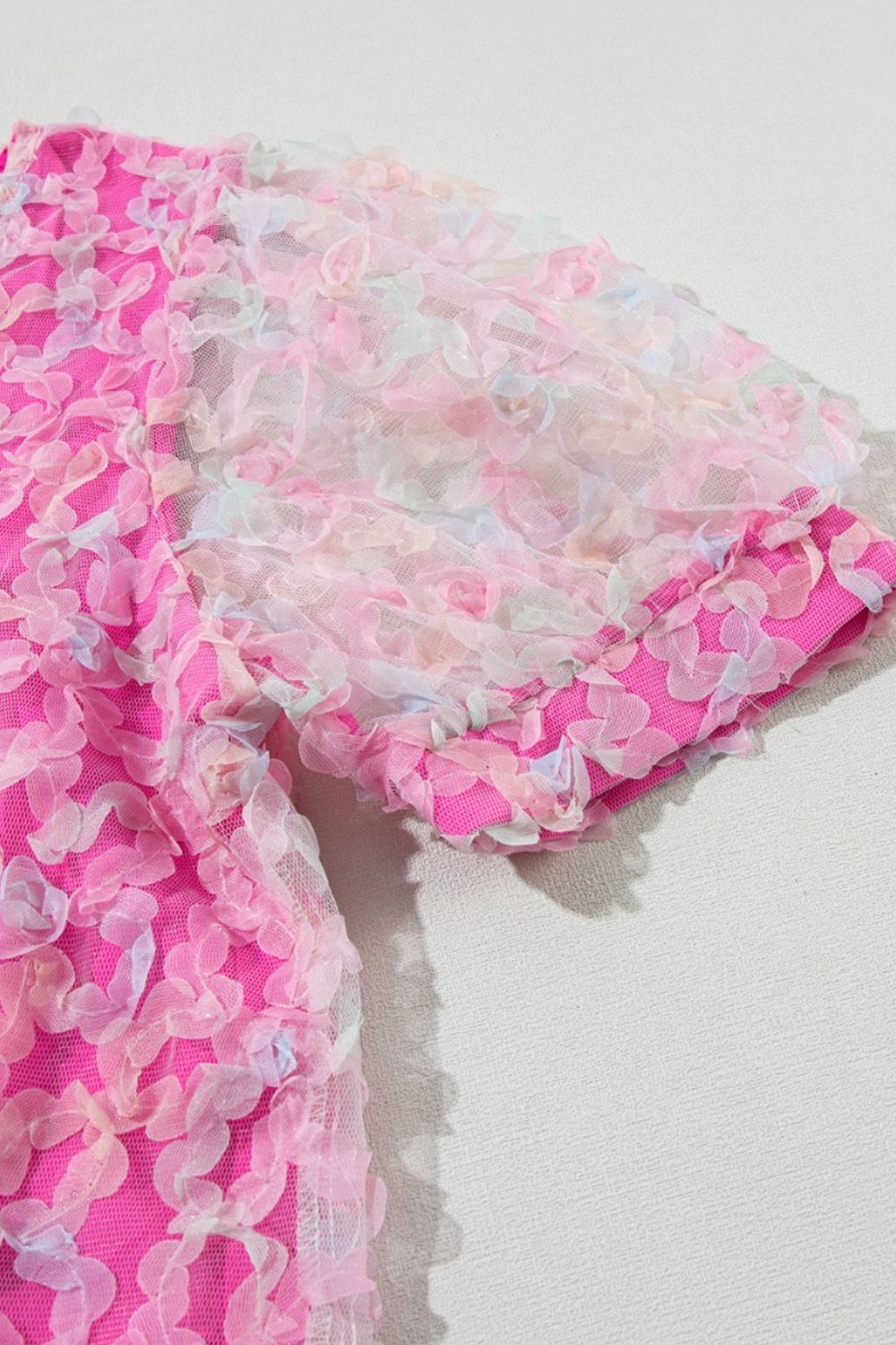 Bonbon flowery mesh short puff sleeve blouse.