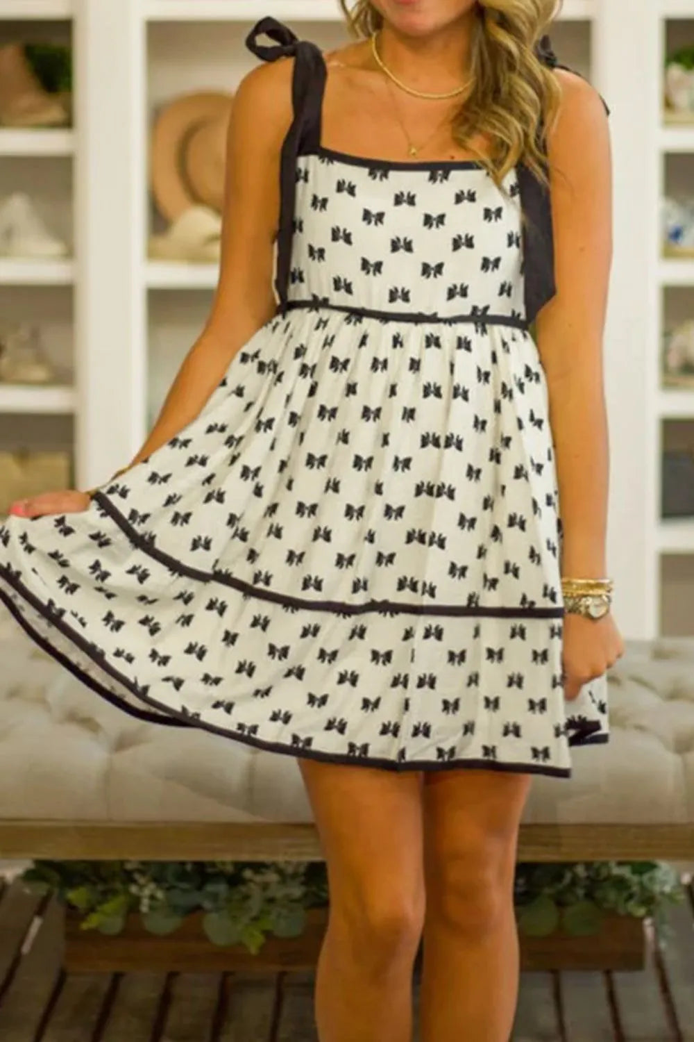 Bow Knot Color Contrast Trim Knotted Shoulder Mini Dress with Tied Detail.