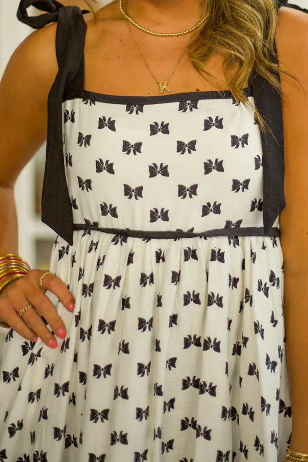 Bow Knot Color Contrast Trim Knotted Shoulder Mini Dress with Tied Detail.