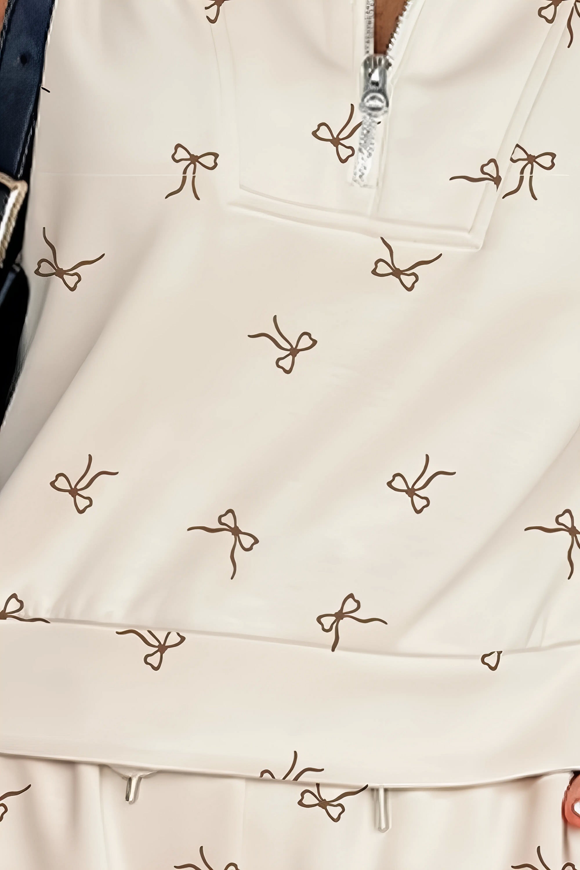 bow print cap sleeve top and shorts set, cute two-piece outfit, women's casual wear, polyester matching set, summer shorts outfit, top with bow detail, comfortable short set with pockets