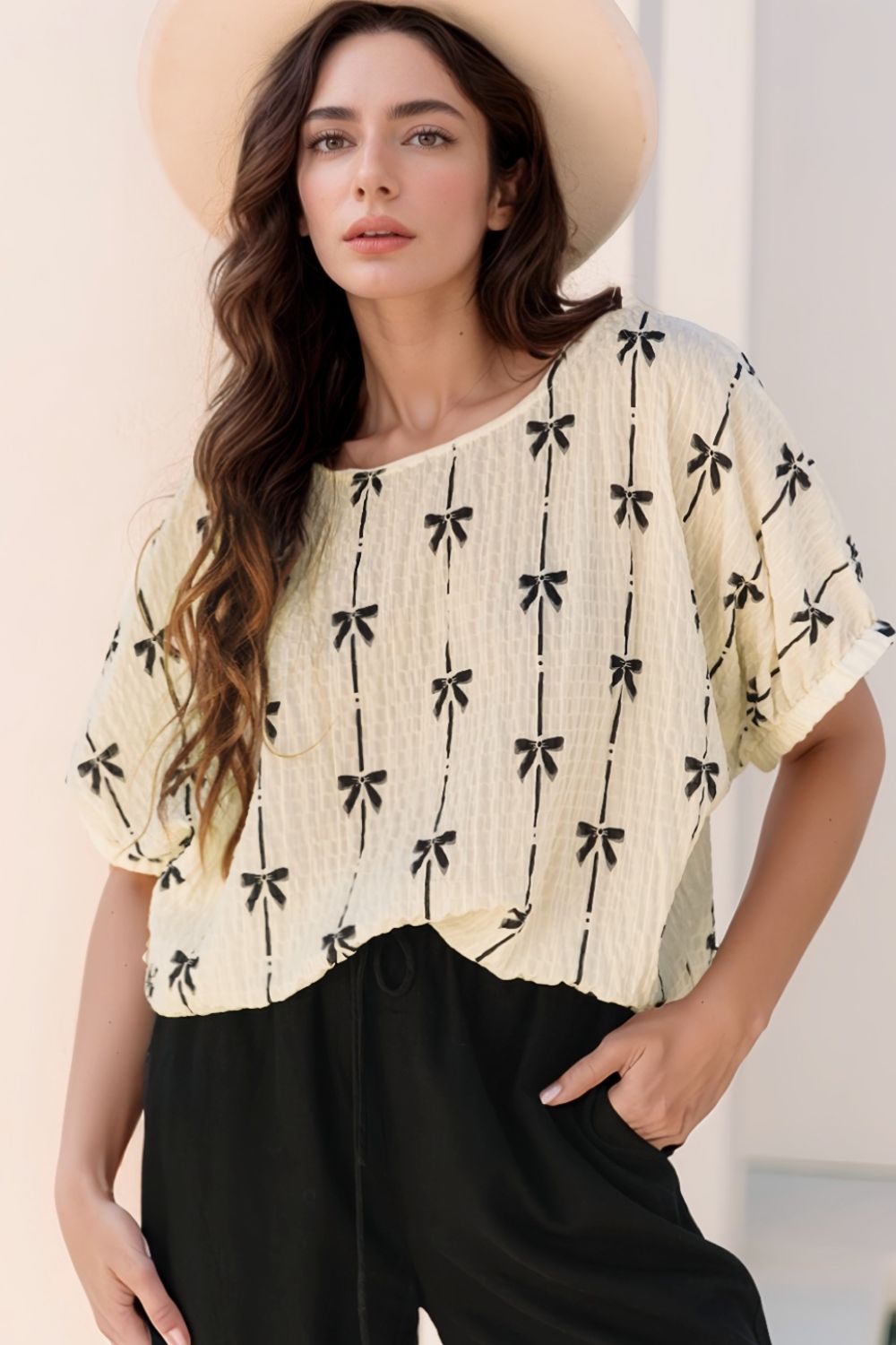 Bow print short sleeve top.