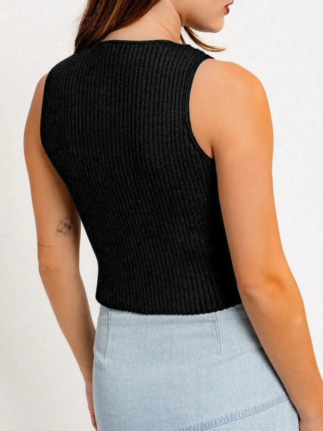 Cropped round neck tank top with bow detail.