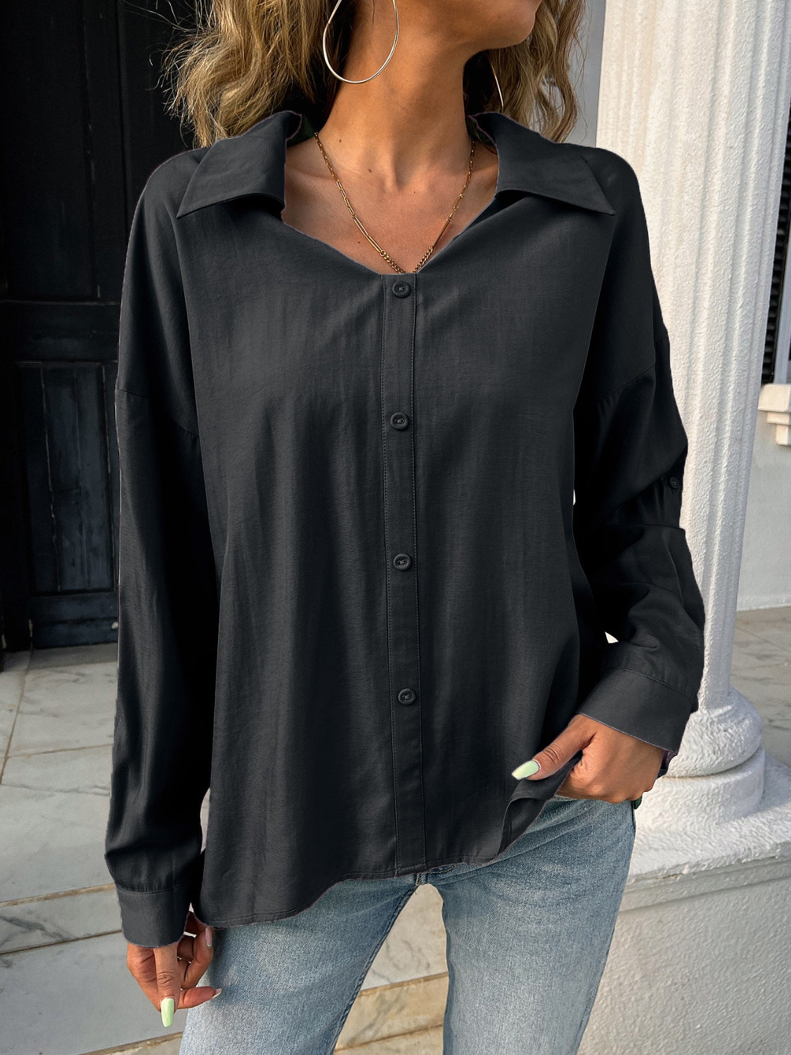 Button down collared neck long sleeve shirt with slit.