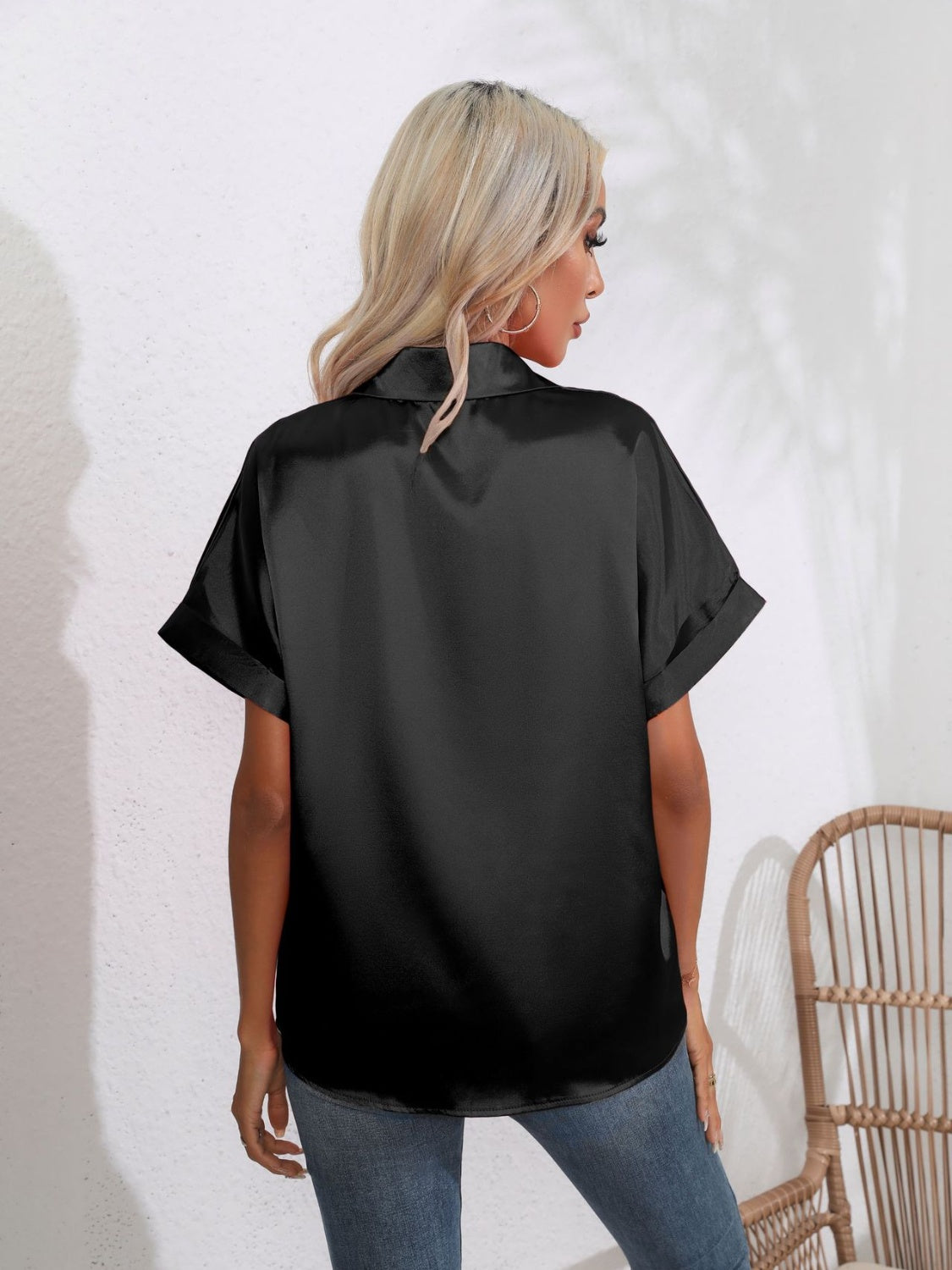 Button down collared neck short sleeve satin shirt.