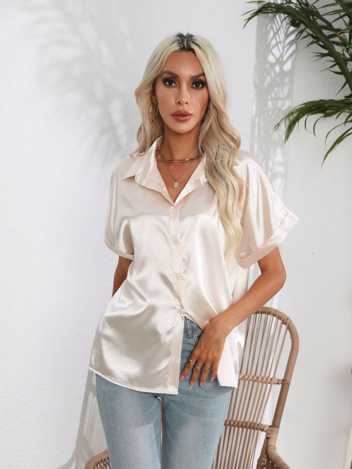 Button down collared neck short sleeve satin shirt.