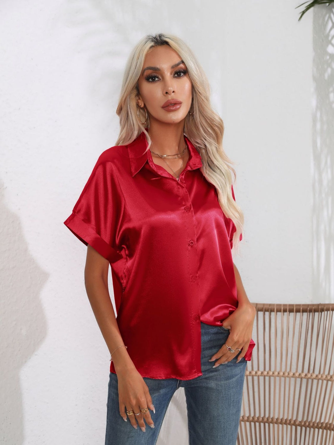 Button down collared neck short sleeve satin shirt.