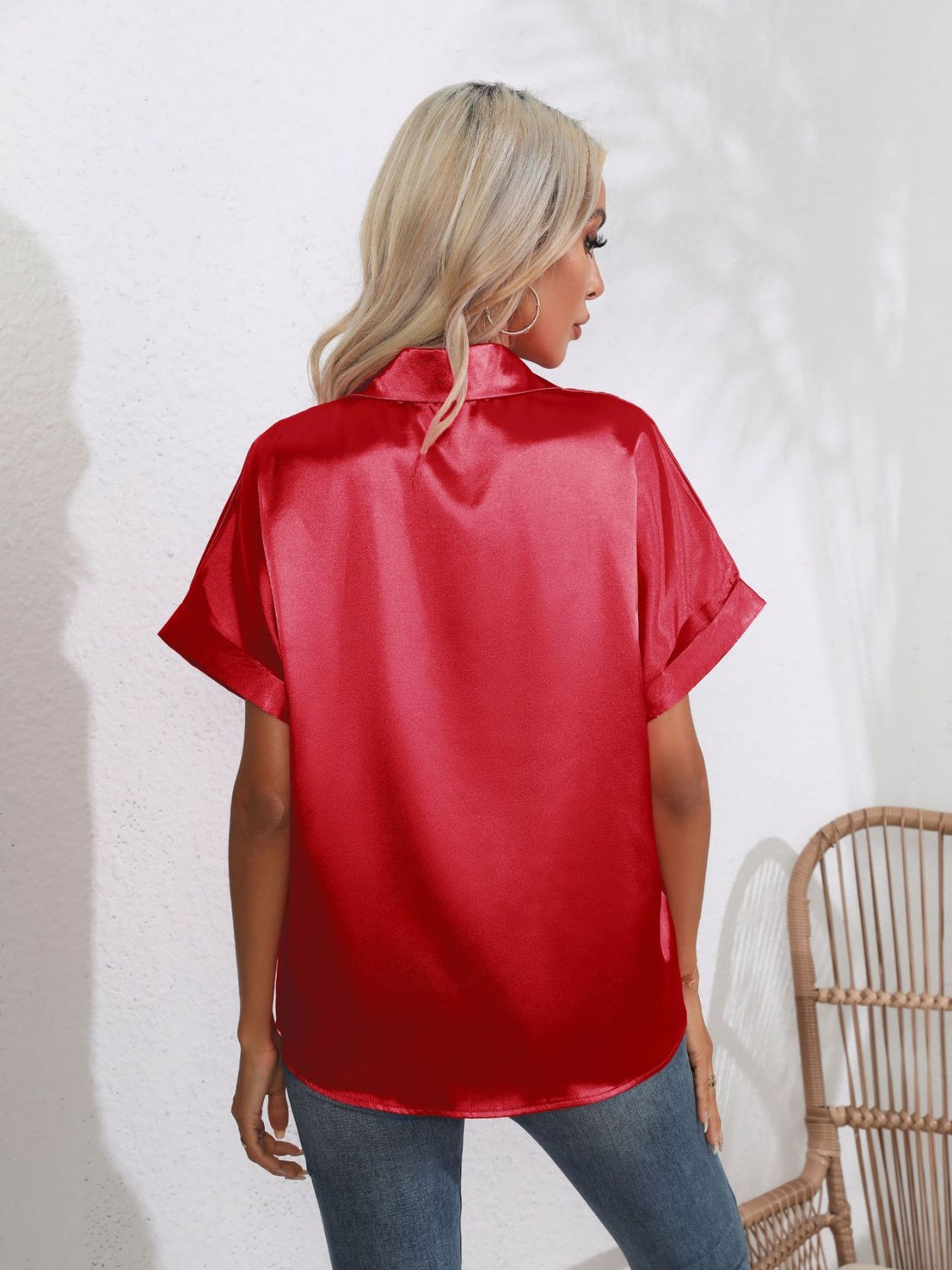 Button down collared neck short sleeve satin shirt.