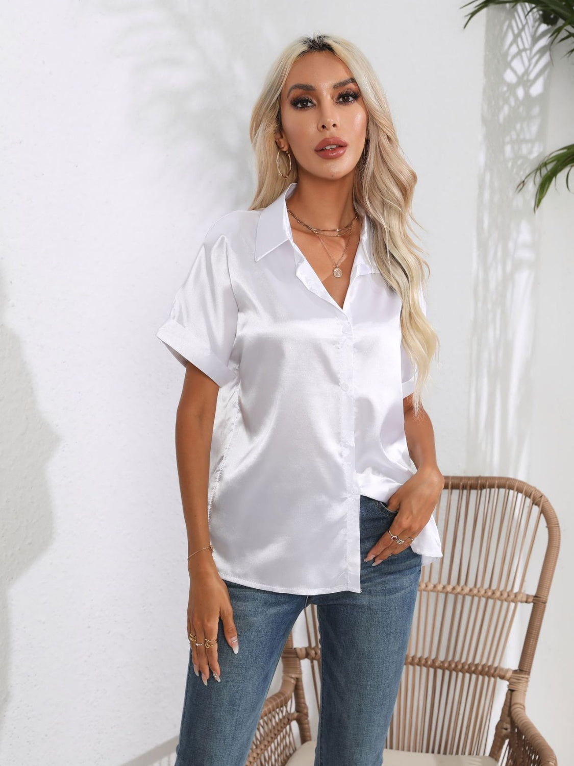 Button down collared neck short sleeve satin shirt.