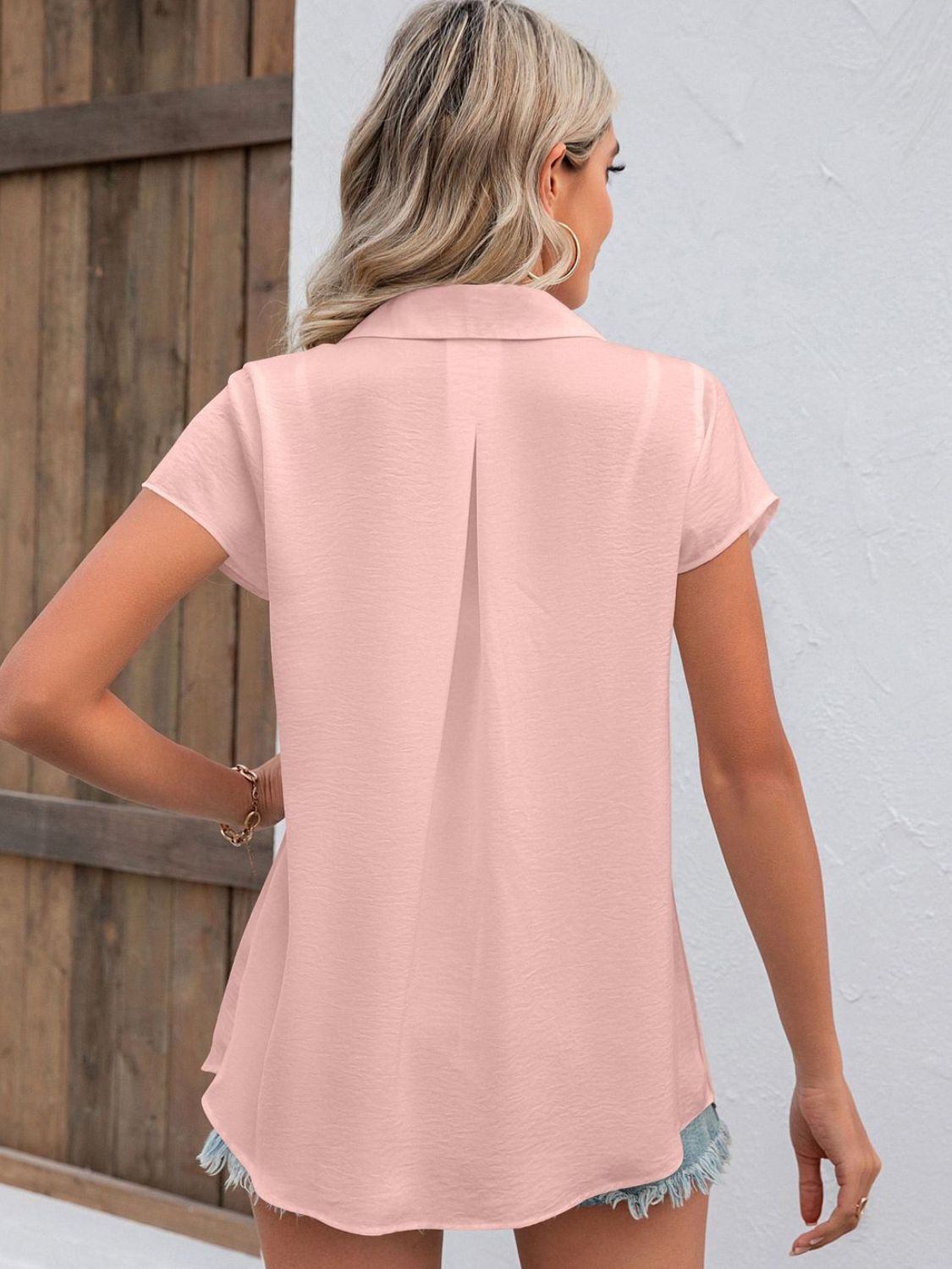 Button up collared neck short sleeve shirt.
