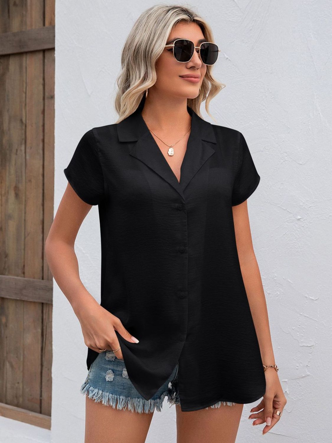 Button up collared neck short sleeve shirt.