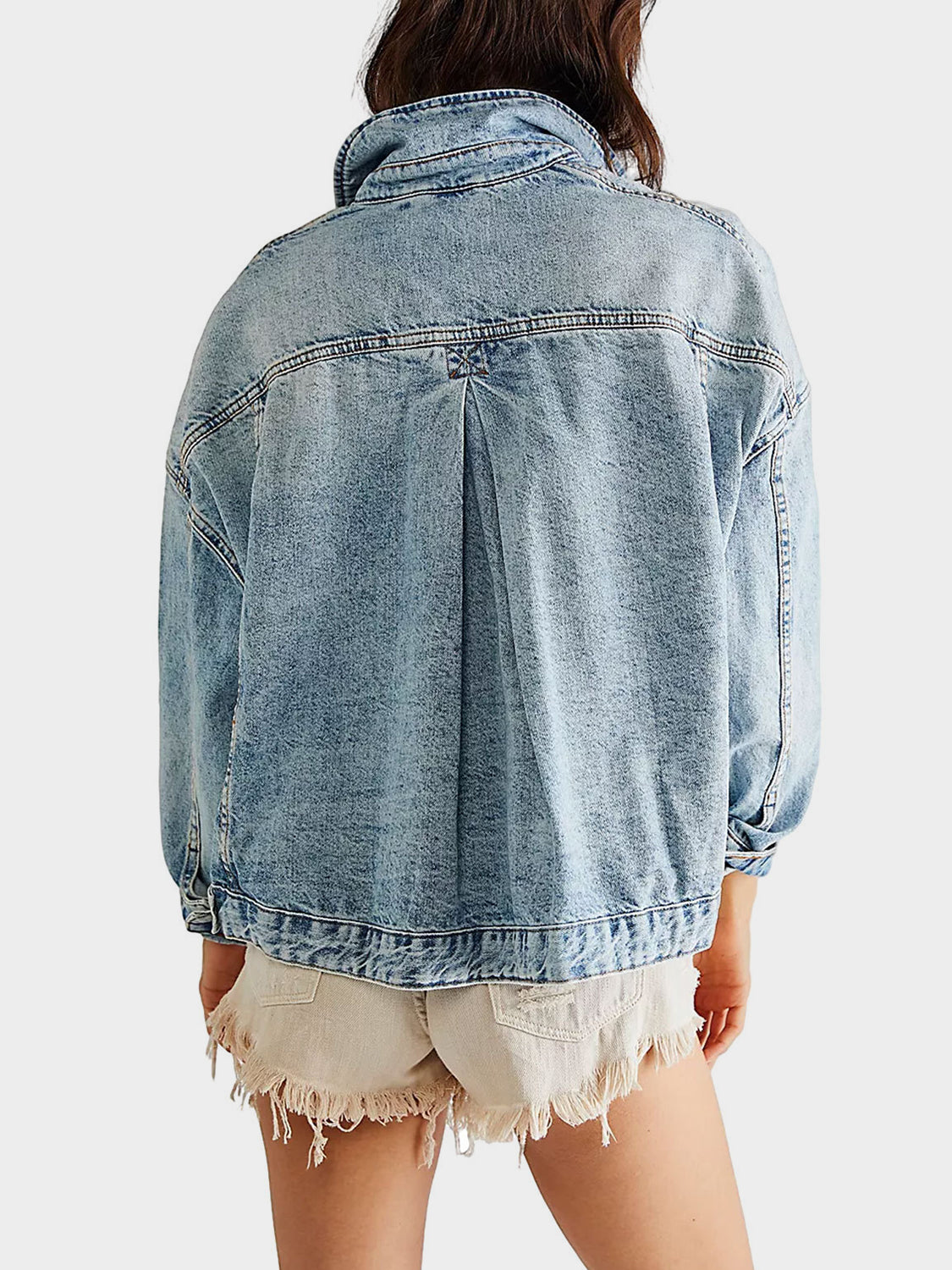 Button up long sleeve denim jacket with pockets.