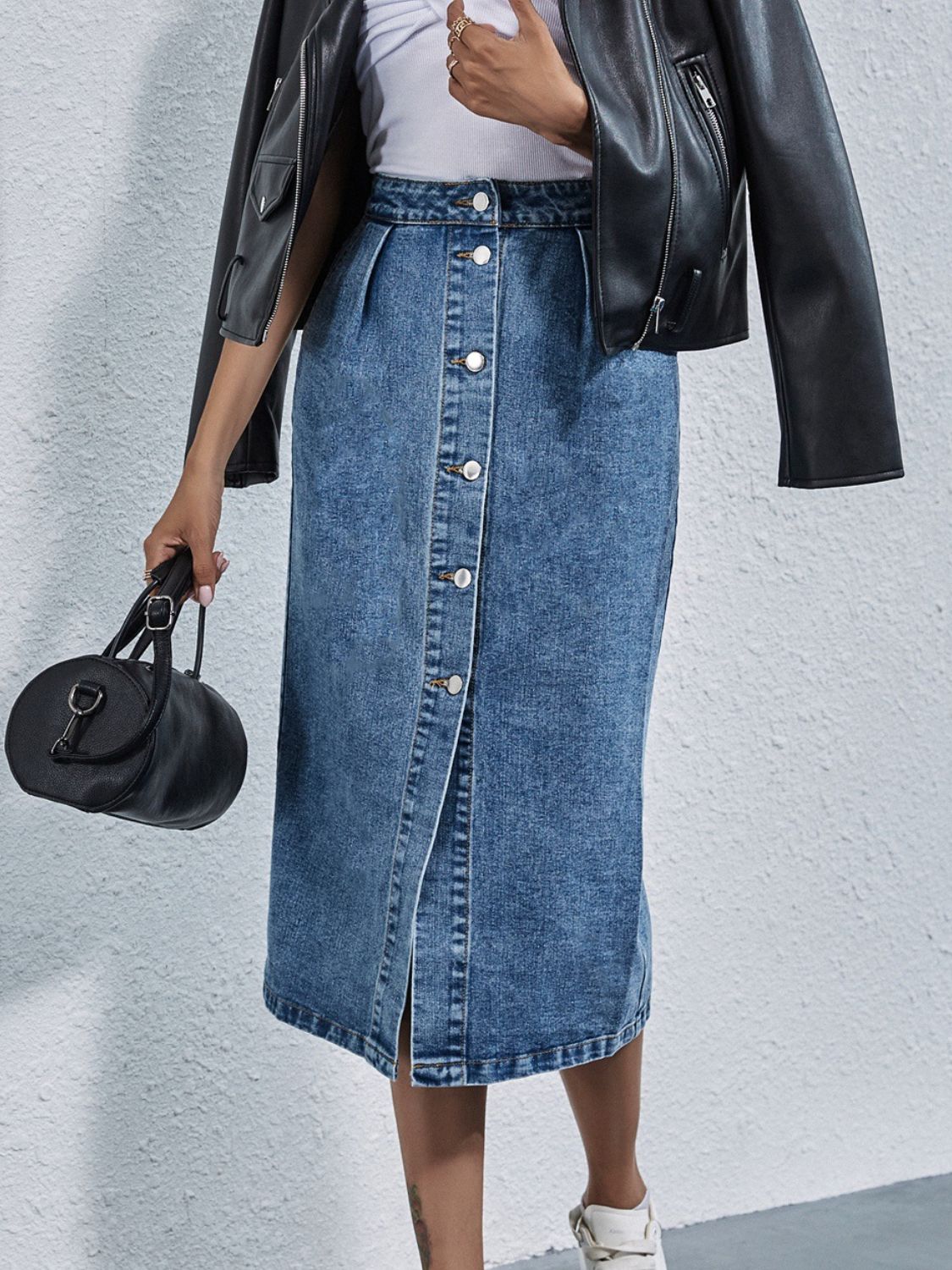 Buttoned Denim Skirt with Pockets.