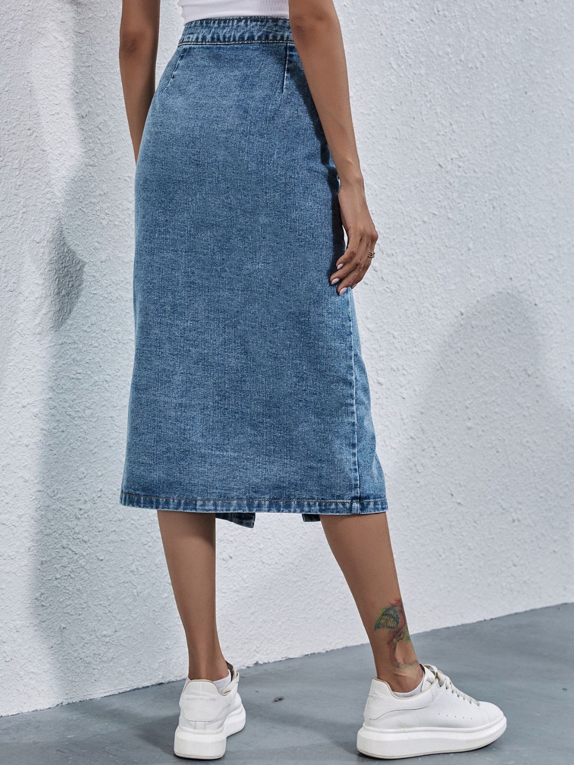 Buttoned Denim Skirt with Pockets.