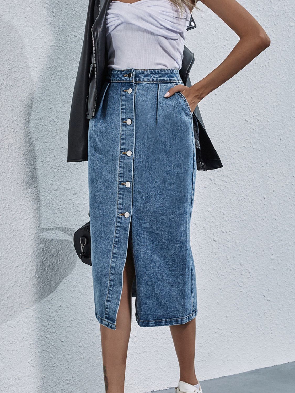 Buttoned Denim Skirt with Pockets.