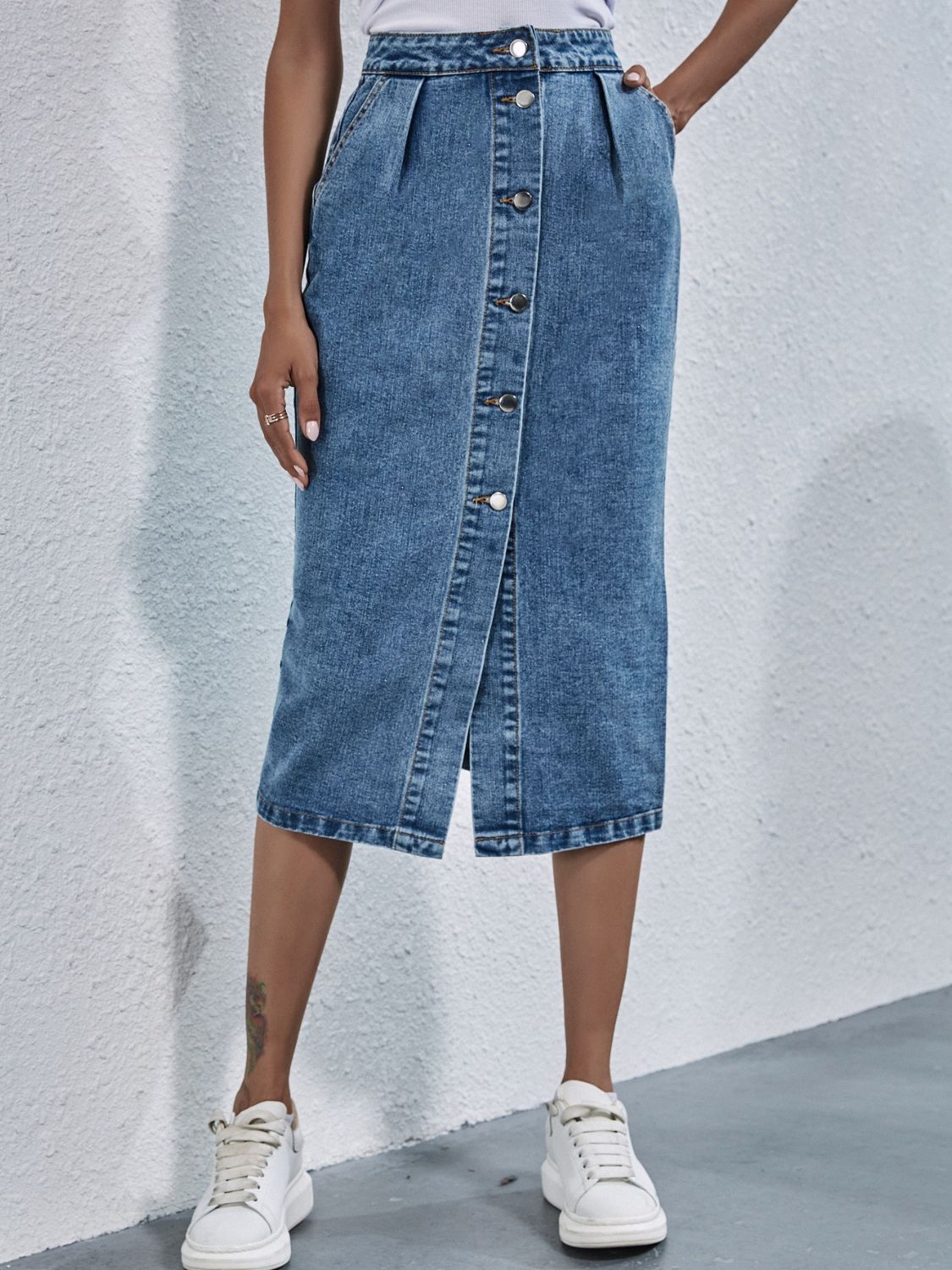 Buttoned Denim Skirt with Pockets.