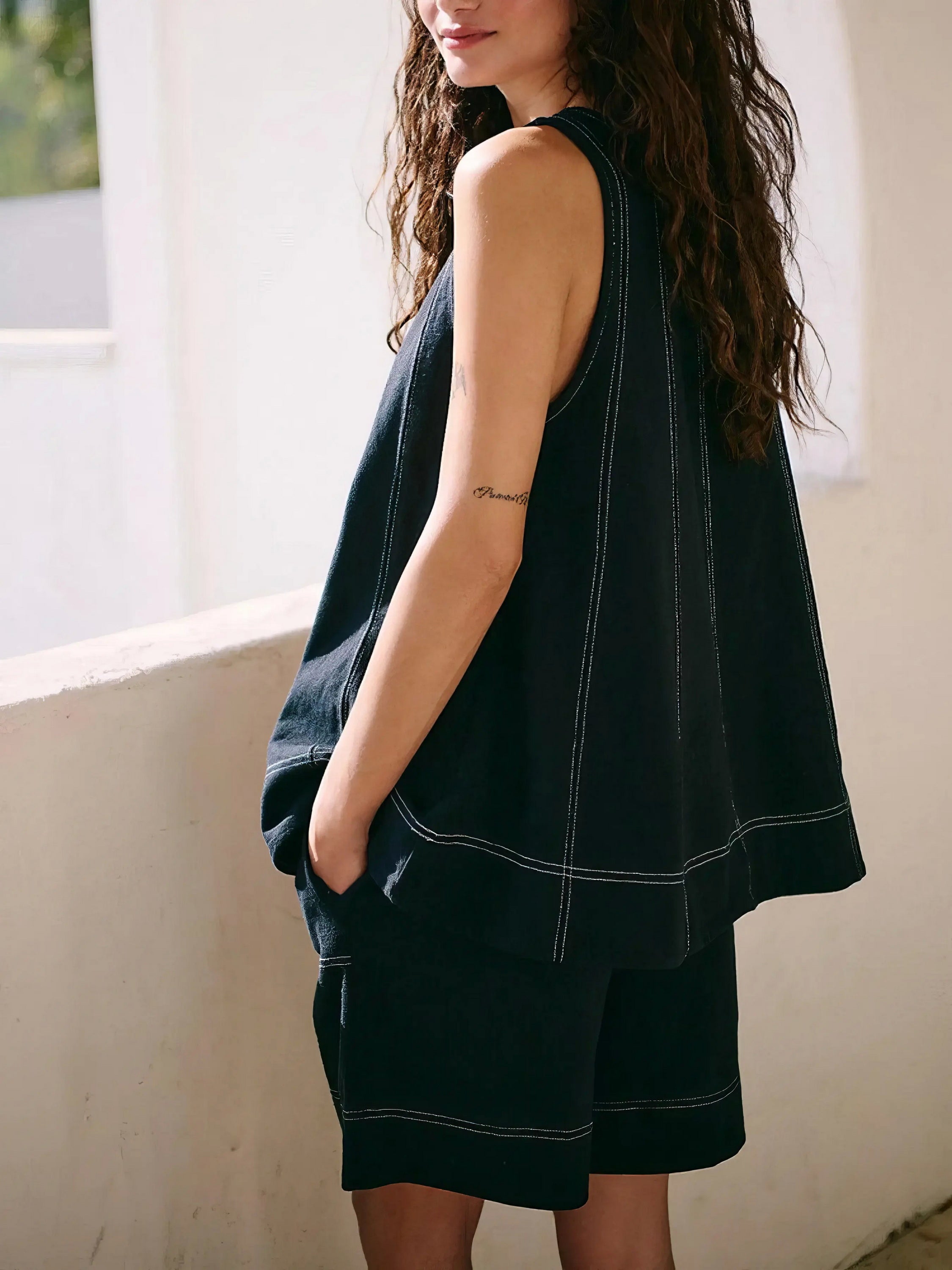 Casual contrast stitch denim tank top and shorts set, women's oversized two-piece outfit, stylish denim set, unique contrast stitching, practical pockets, seam detail, non-stretch polyester, trendy summer wear, perfect for relaxed casual style