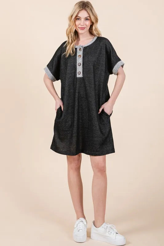 Casual Contrast Trim Henley Dress.