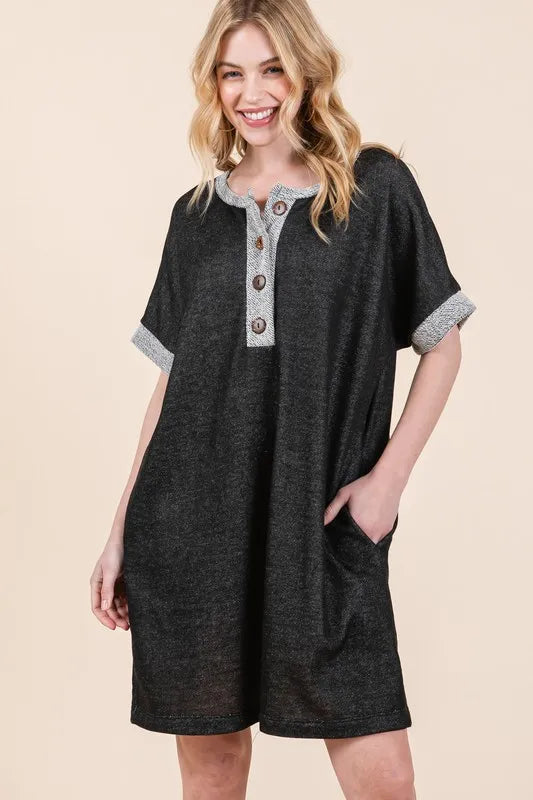 Casual Contrast Trim Henley Dress.