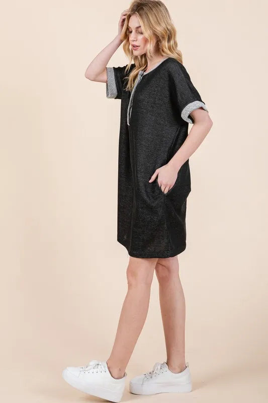 Casual Contrast Trim Henley Dress.