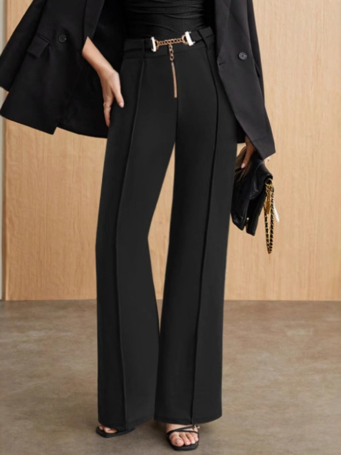Chain detail high waist pants, opaque.