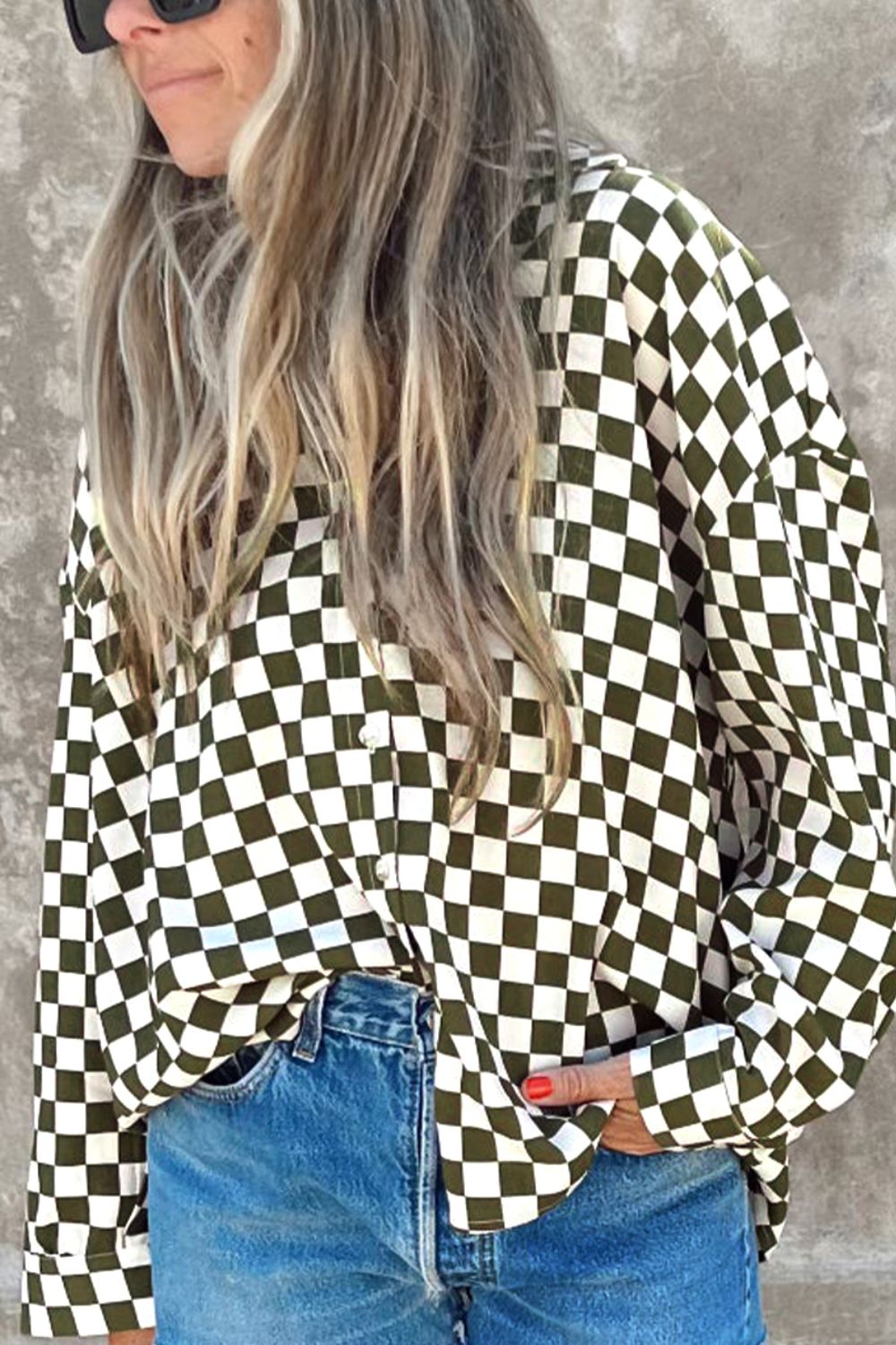 Checkered collared neck long sleeve shirt.