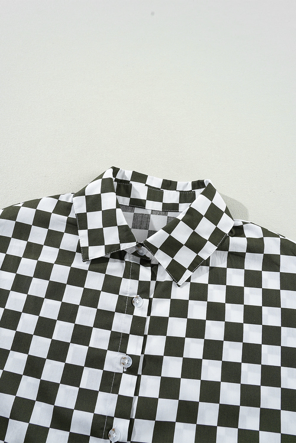 Checkered collared neck long sleeve shirt.