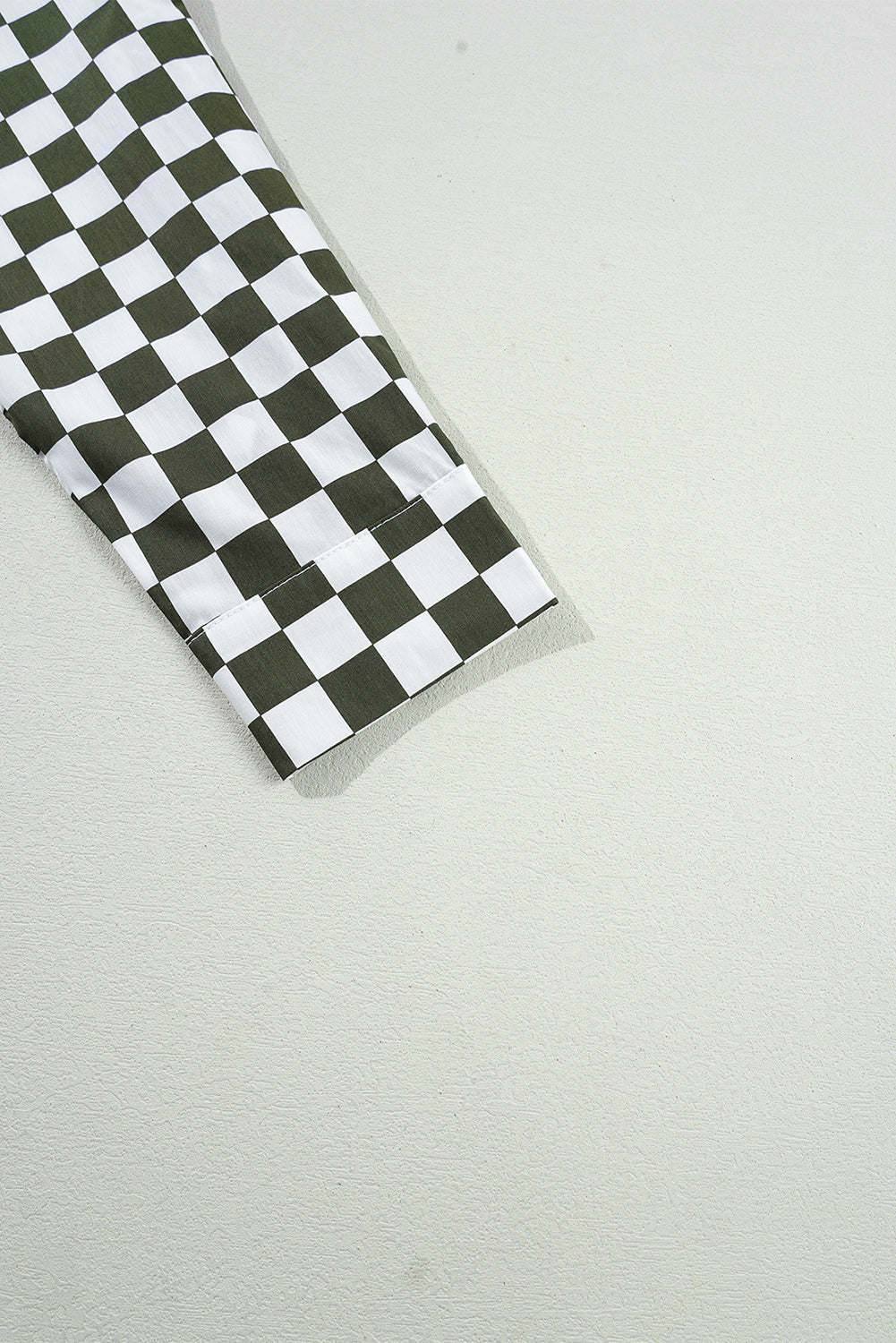 Checkered collared neck long sleeve shirt.